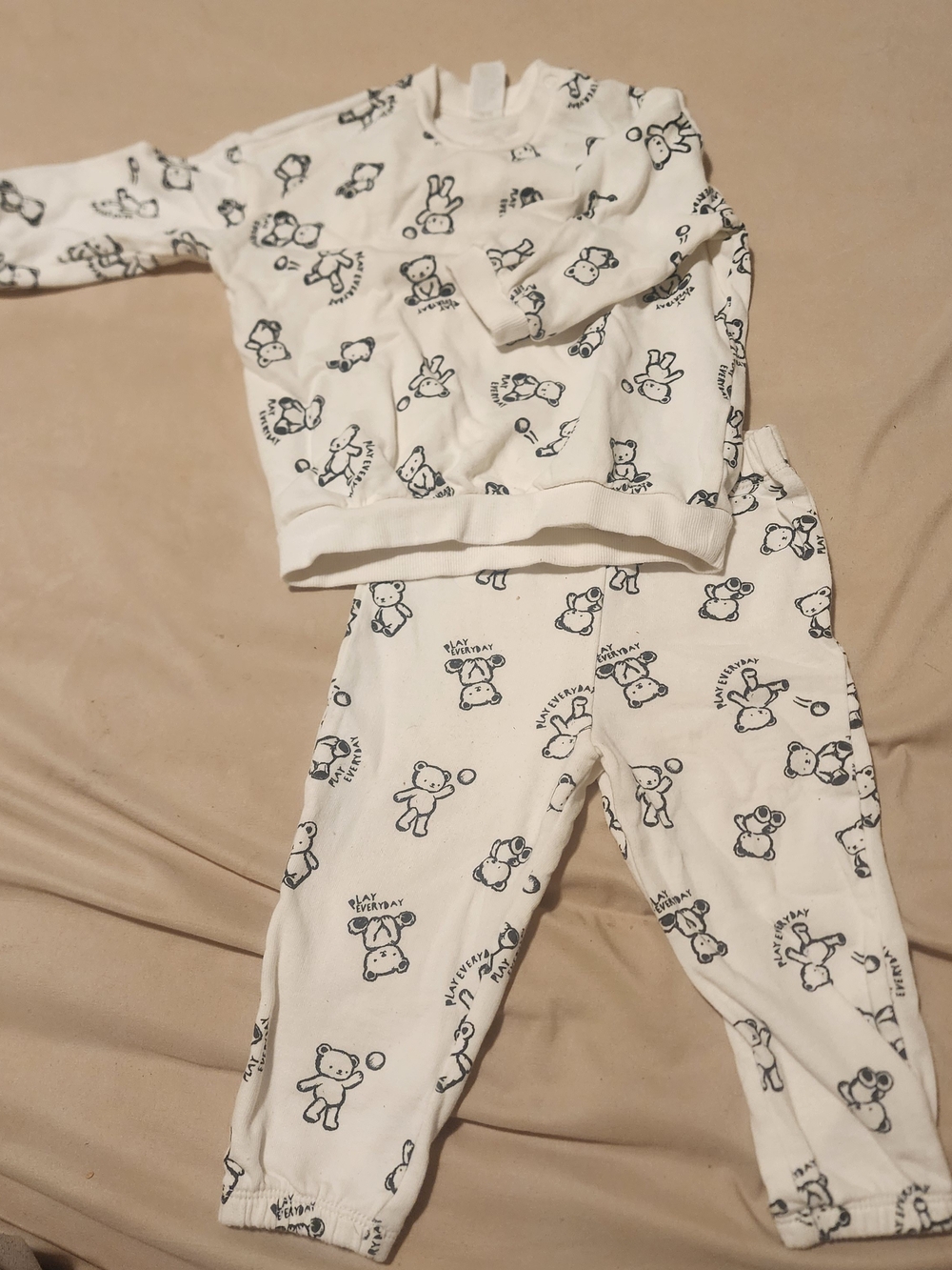 Kids White Teddy Print Matching Set - Cozy Long Sleeve Top & Pants